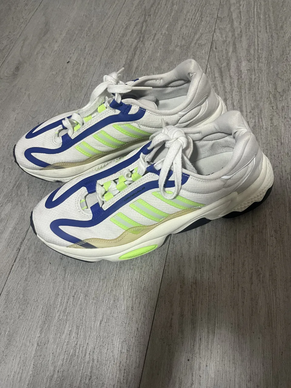 Zapatillas Adidas Ozweego. Talle 40/41