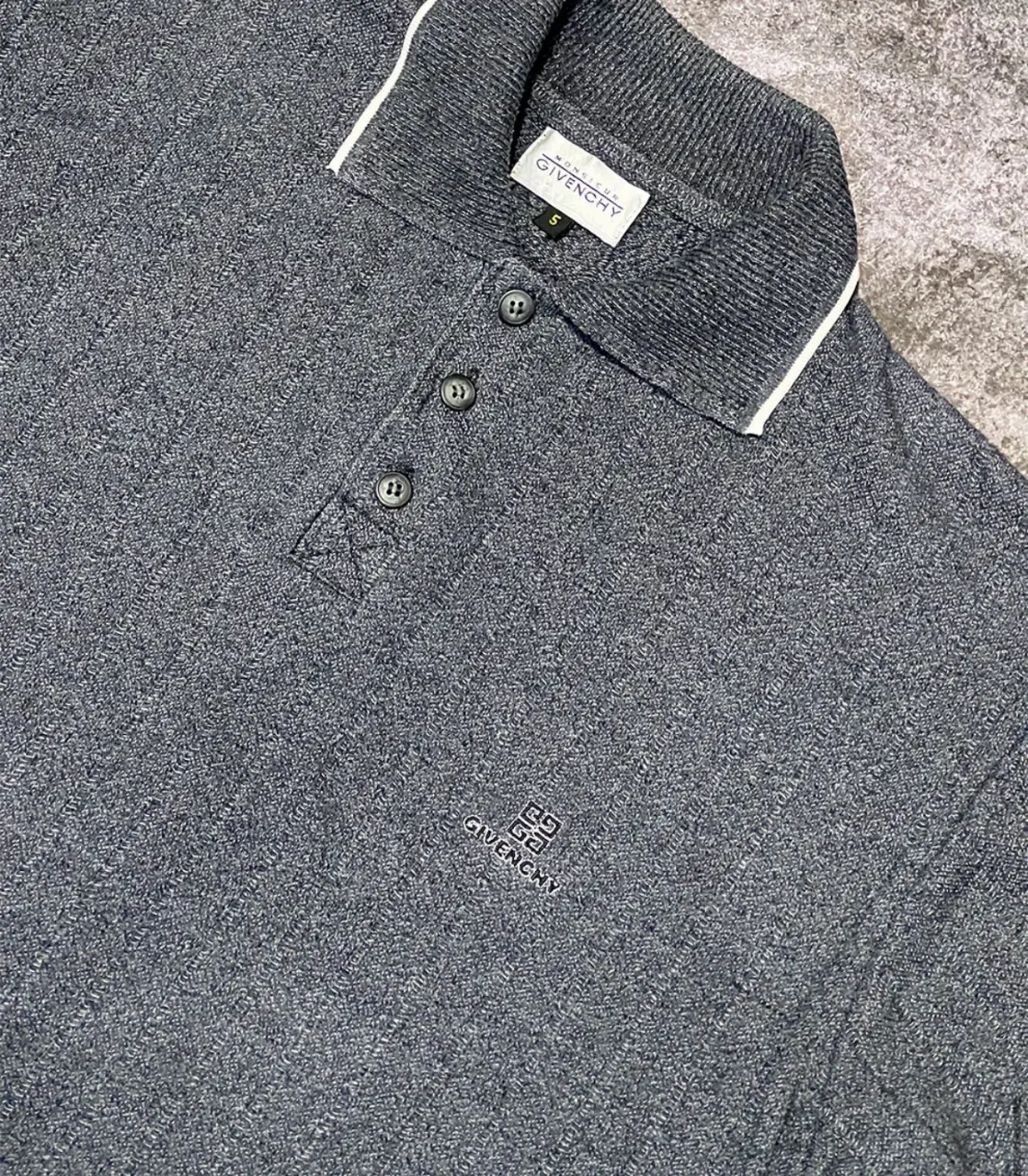 Remera Givenchy - Vista 2