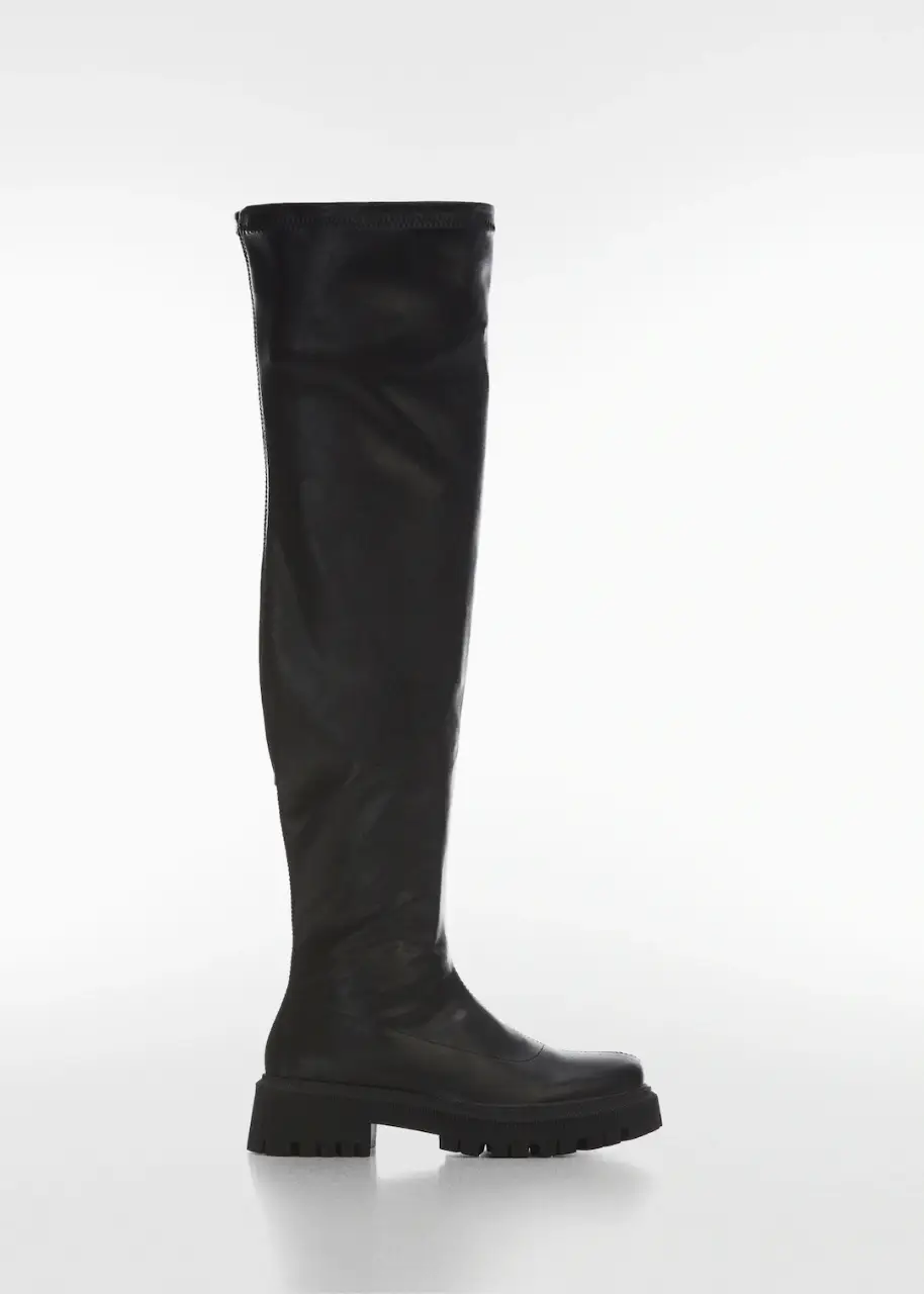 Nuevas! traídas de España. Botas caña alta negras con suela track. Punta redonda. Ideales para un look moderno y urbano. LONGITUD DE PIE 24.3