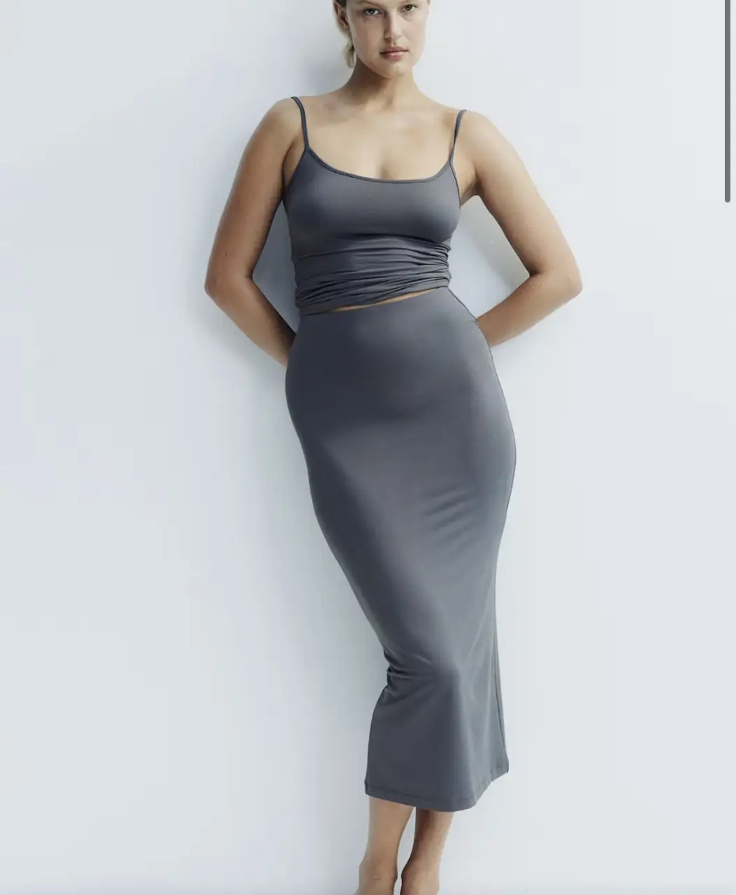 pollera hym midi  en color gris talle L