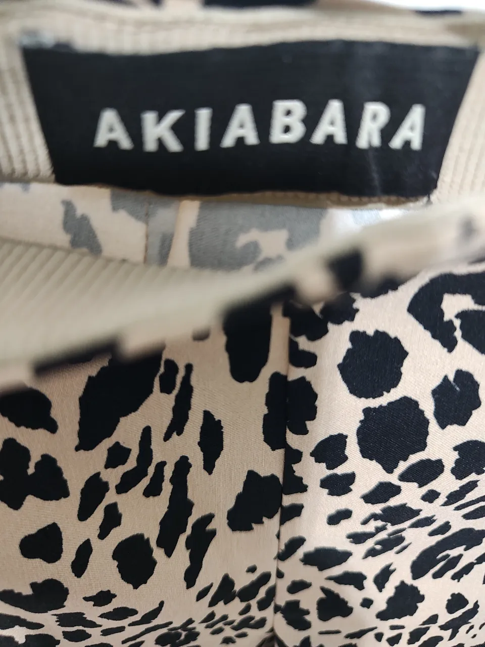 Short Akiabara - Vista 4