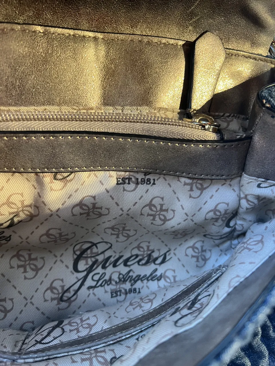 Cartera GUESS - Vista 4