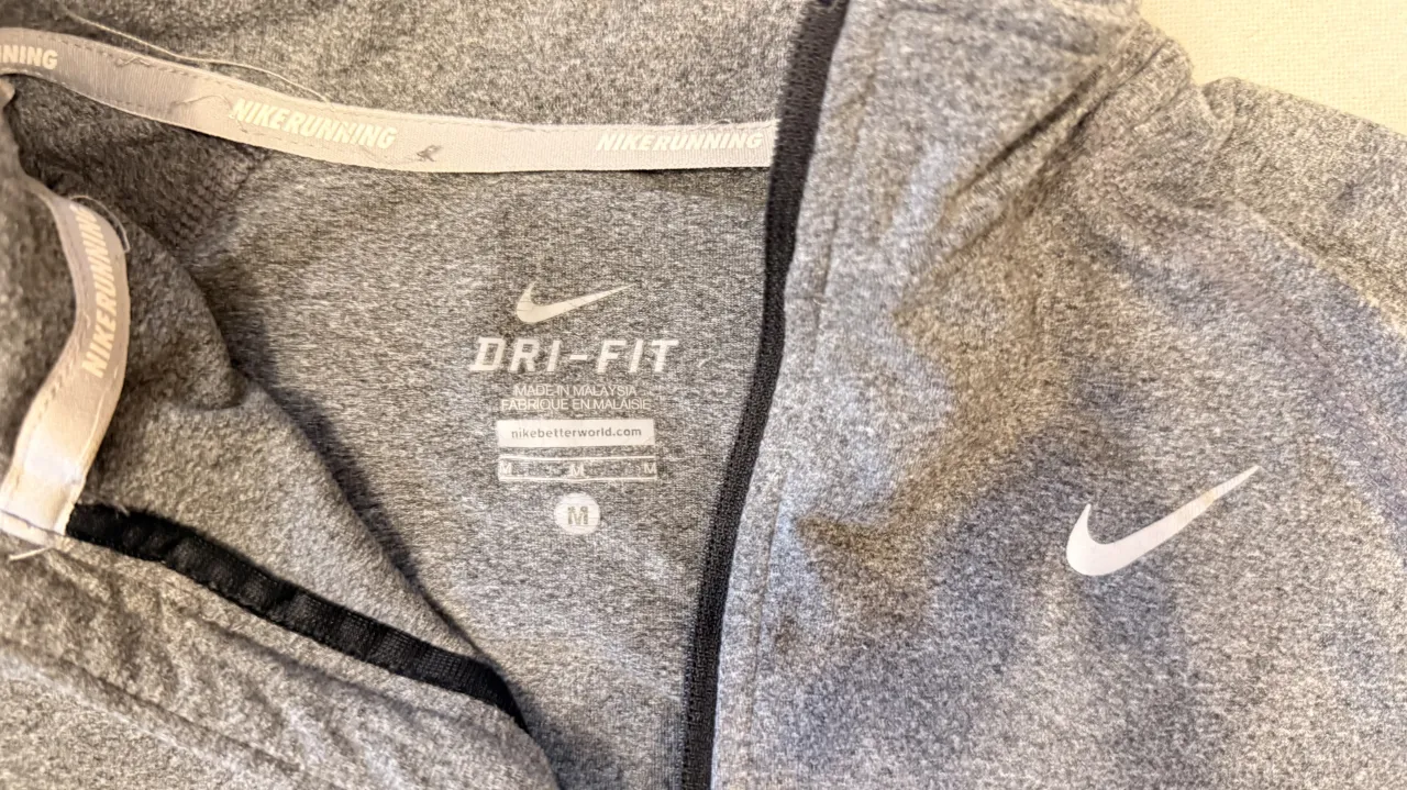 Buzo Nike - Vista 4