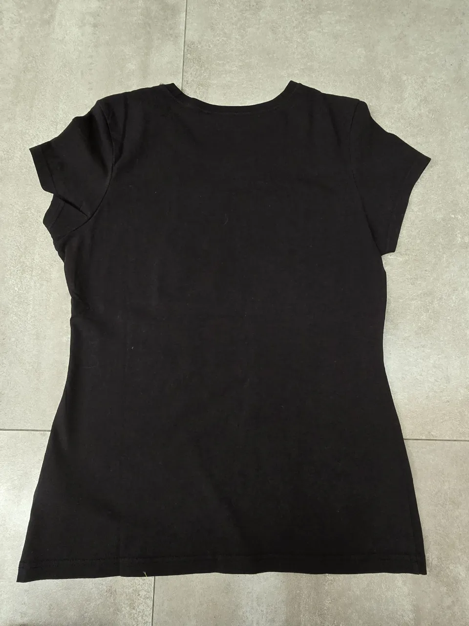 Remera GUESS - Vista 2