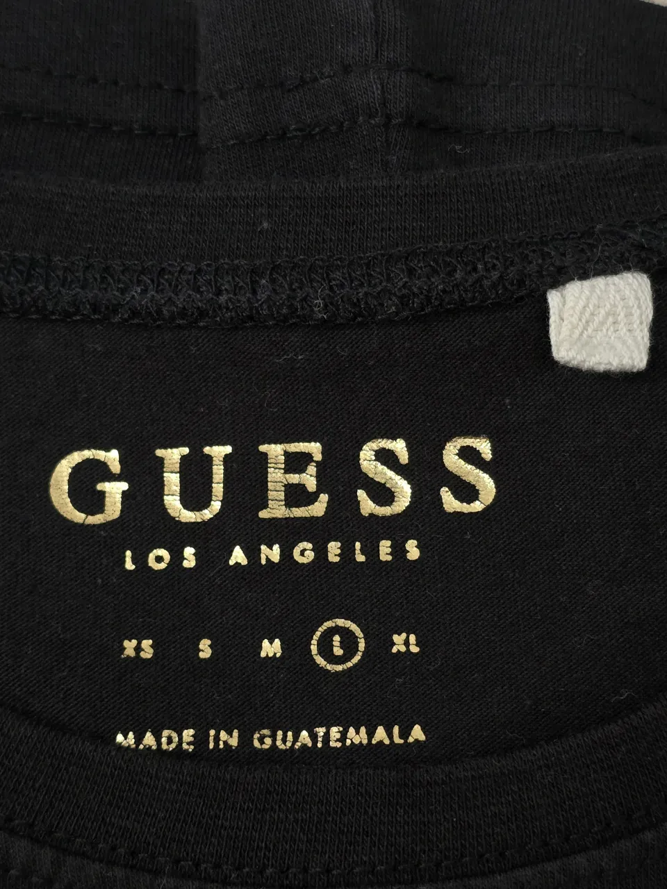 Remera GUESS - Vista 4