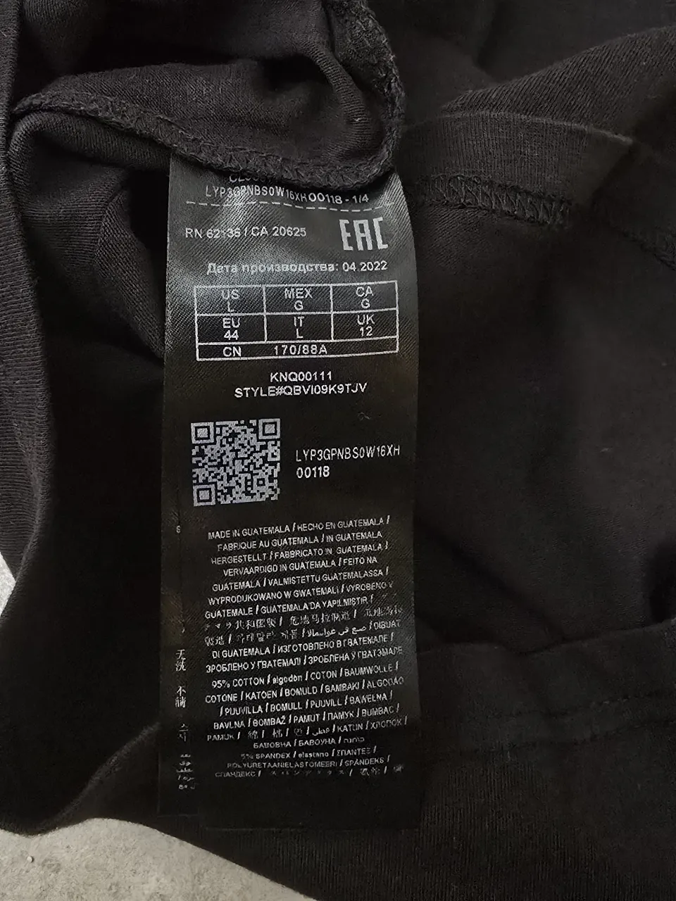 Remera GUESS - Vista 3