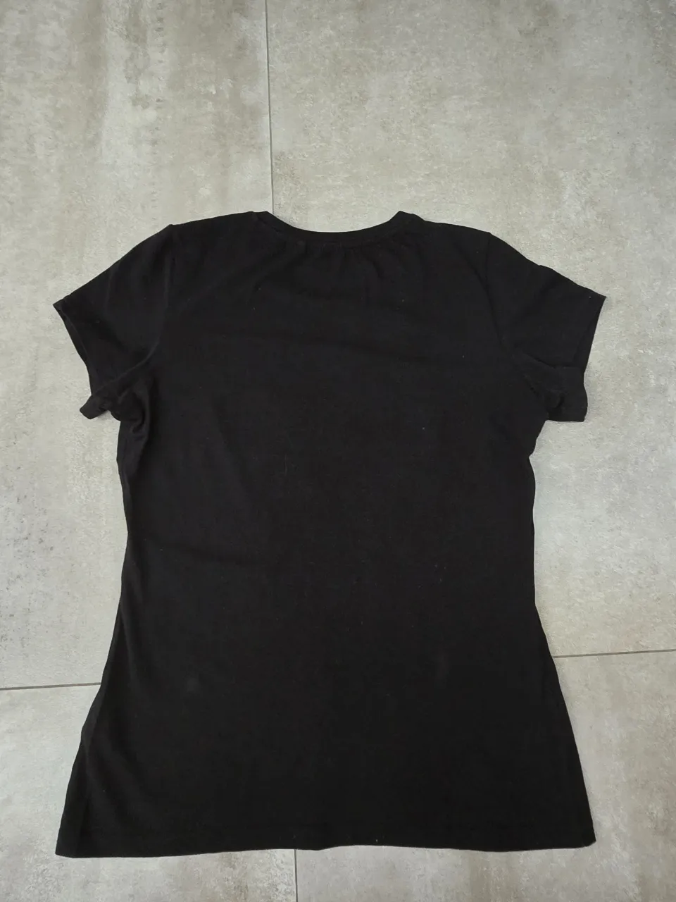 Remera GUESS - Vista 4