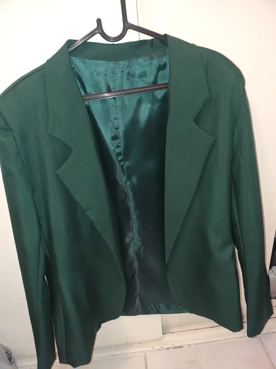 Blazer verde ingles, nuevo. Sin botones entallado.