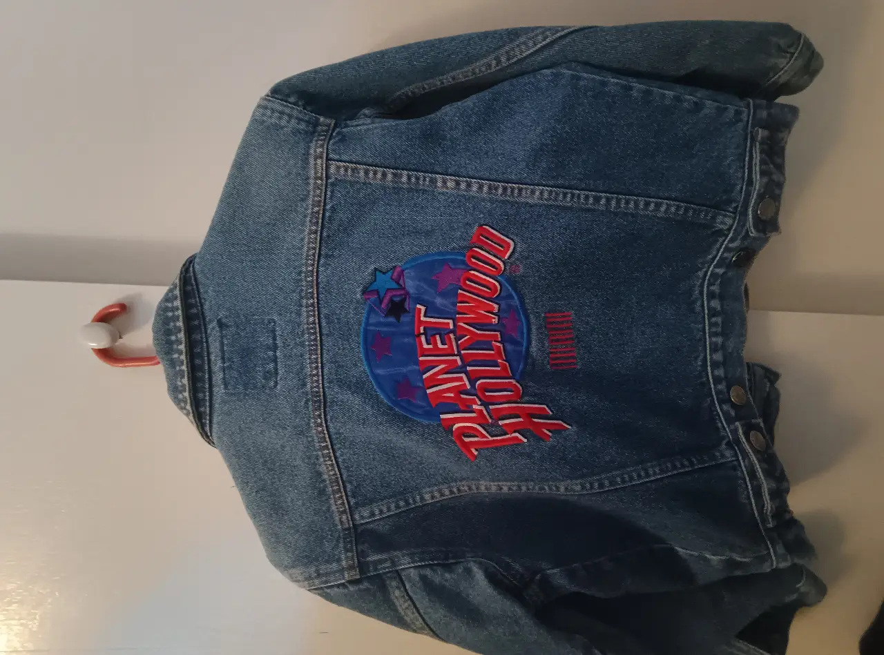 Campera Planet Hollywood - Vista 3