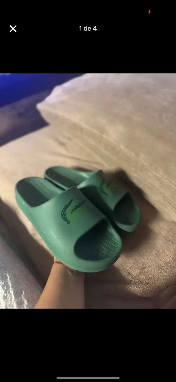 Ojotas Lacoste verdes Originales, ideales para el verano. Con el logo de la marca en relieve y suela antideslizante. 