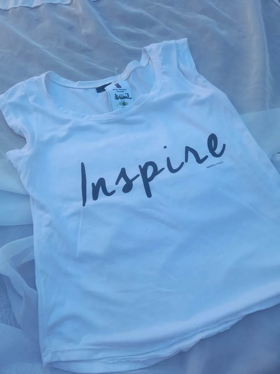 Remera blanca 
Marca: Maria paez
Talle: s
Medidas:axila/axila  45cm. Largo total 56cm.