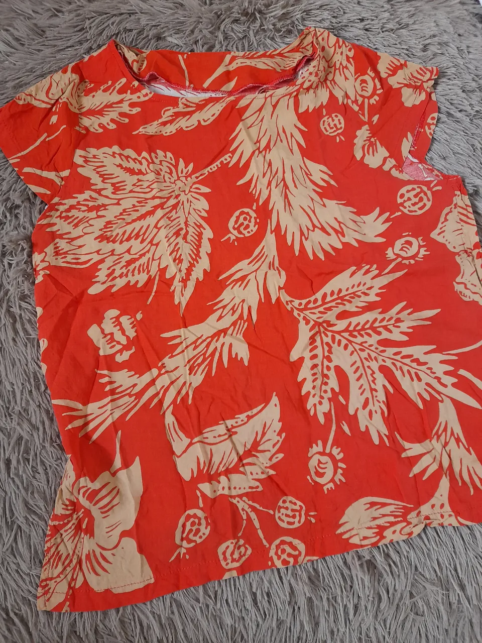 Camisola
Ladrillo y marrón 
Talle aprox M
Medidas: axila/axila 49cm. Largo total 56cm.