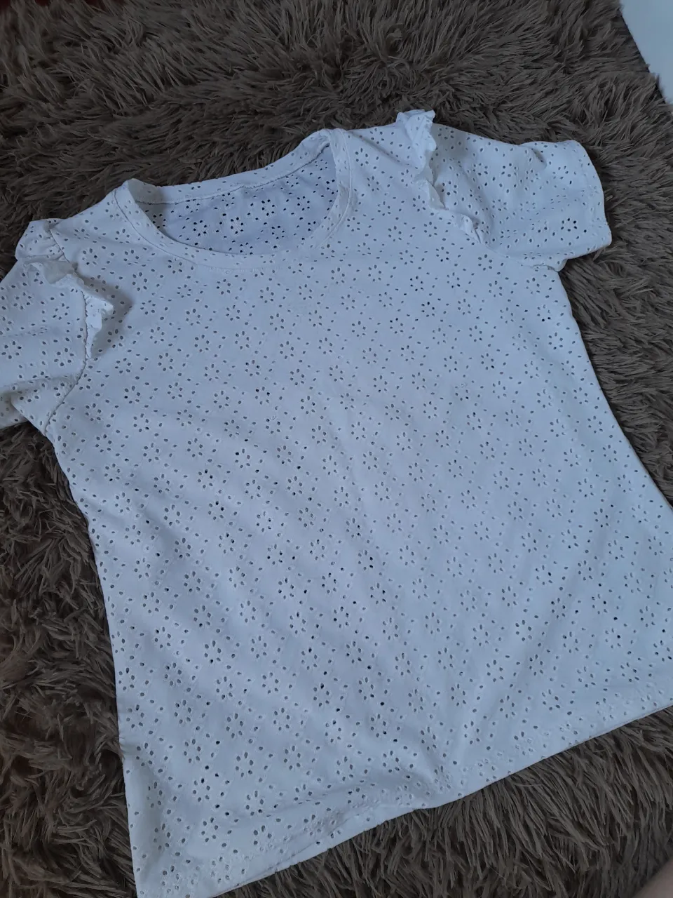remera broderi 
Talle aprox M 
Medidas: axila/axila 48cm. Largo total 57cm. Largo de manga 19cm.