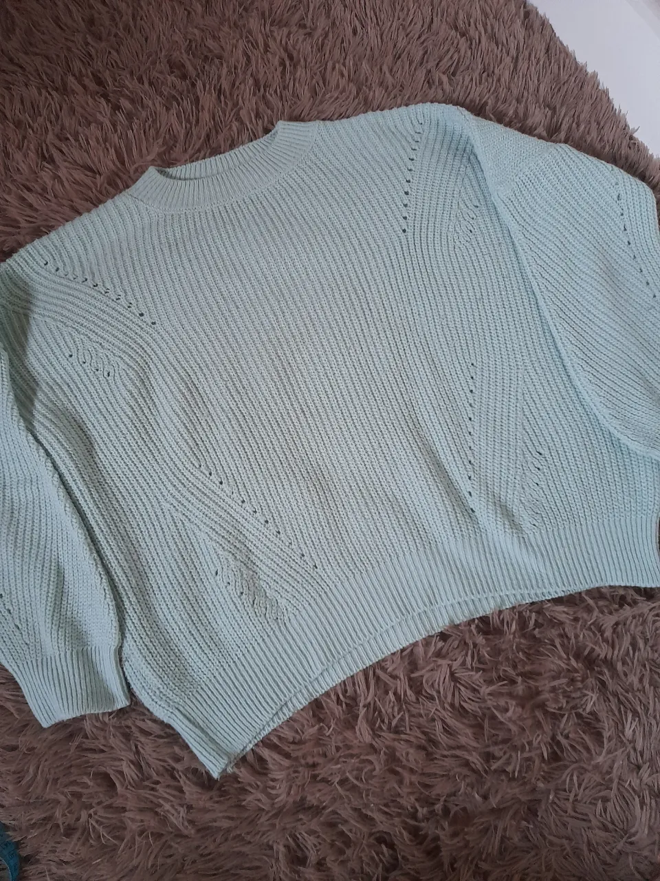 Suéter verde agua 
Talle aprox m/l 
Medidas: axila/axila 70cm. Largo total 50cm. Largo de manga 37cm. 