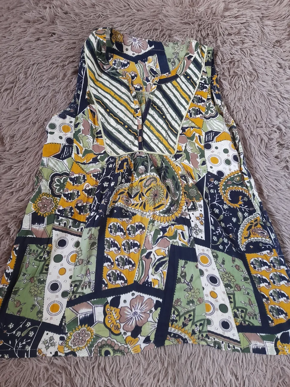 Camisola 
Marca : Sanskrit 
Made in India
Talle s/m
Medidas: largo total  68cm. Axila/axila 45cm.
Material: 100% algodón .