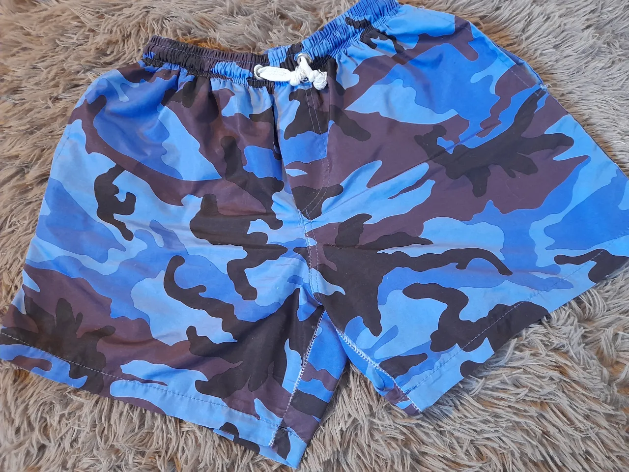 Short  
Talle L 
Medidaa: cintura 33/46cm. Tiro delantero 29cm. Largo total 37cm. 
2 bolsillos