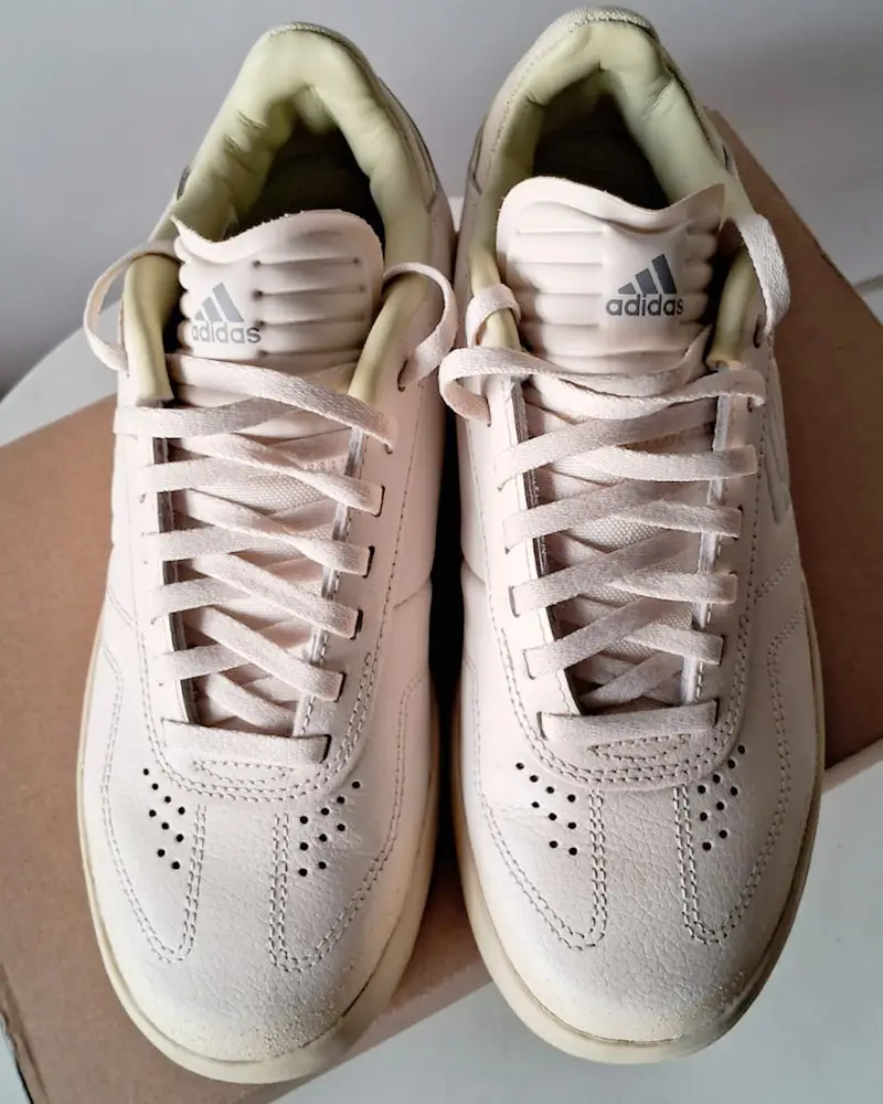 Zapatillas Adidas Five Ten Sleuth DLX W para mujer, color crudo con detalles en verde clarito. Talle 37,5. Largo de plantilla 24cms. Usadas solo unas horas.