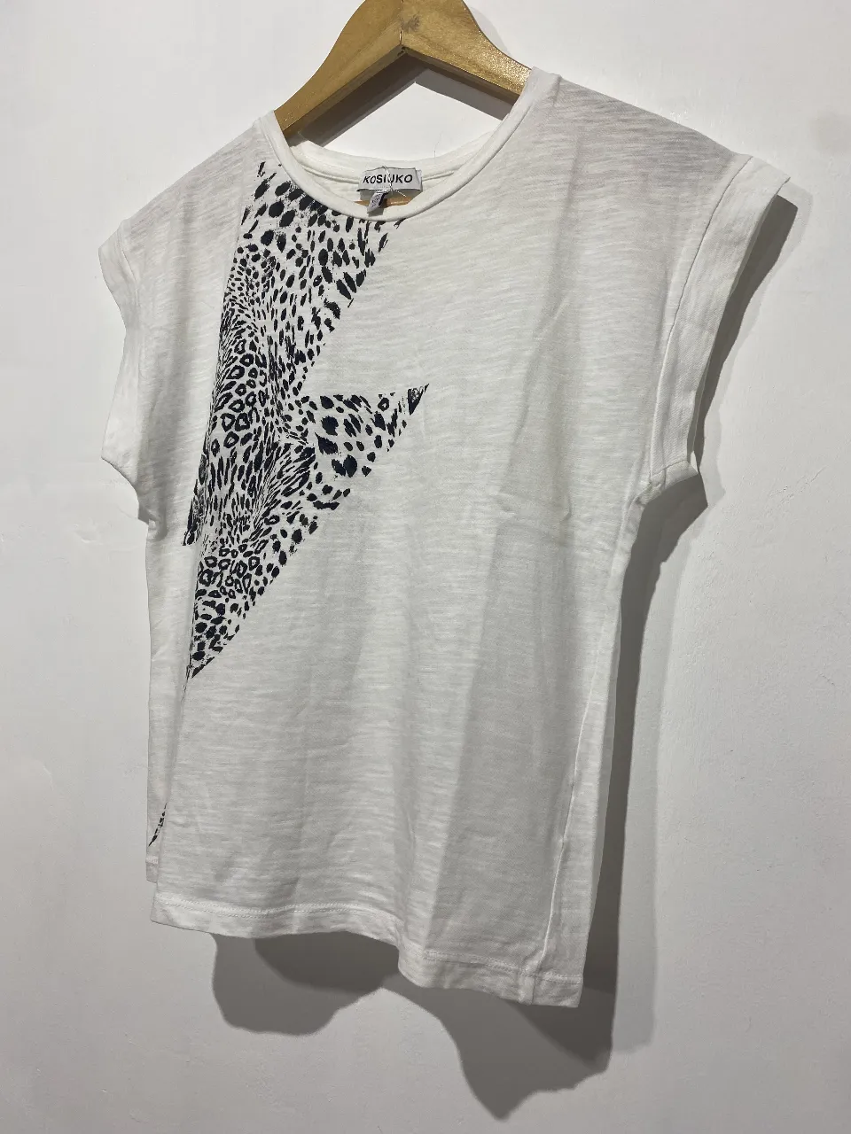 Remera Kosiuko - Vista 4