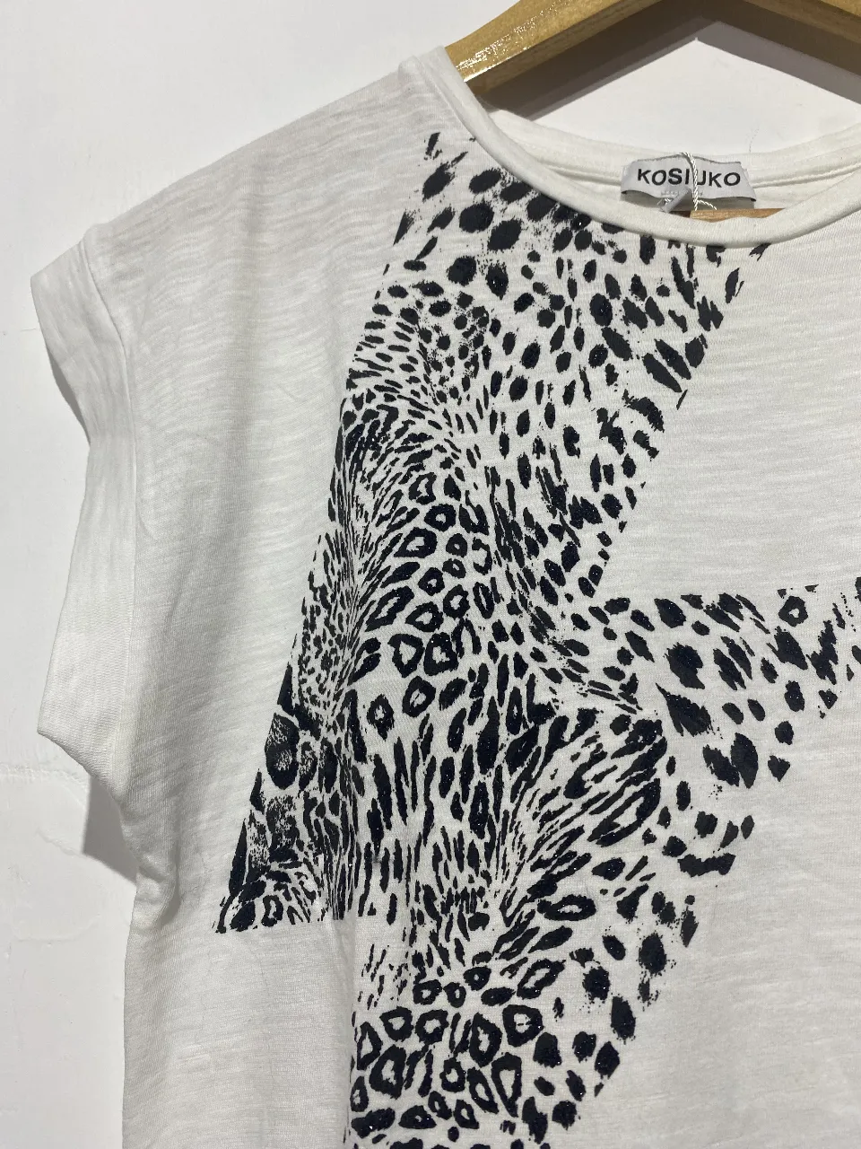 Remera Kosiuko - Vista 2