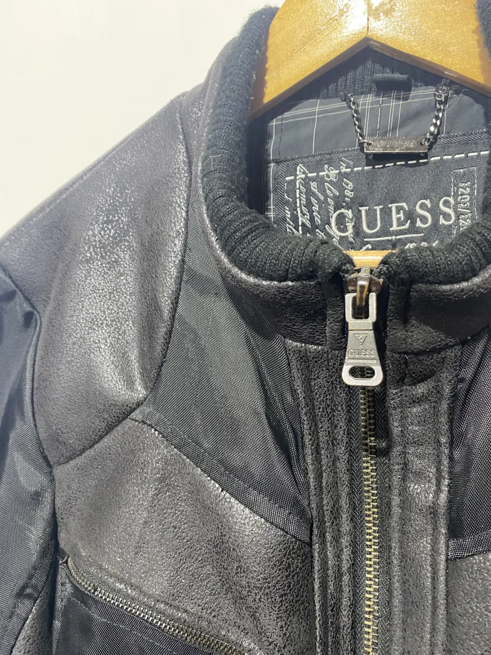 Campera GUESS - Vista 3