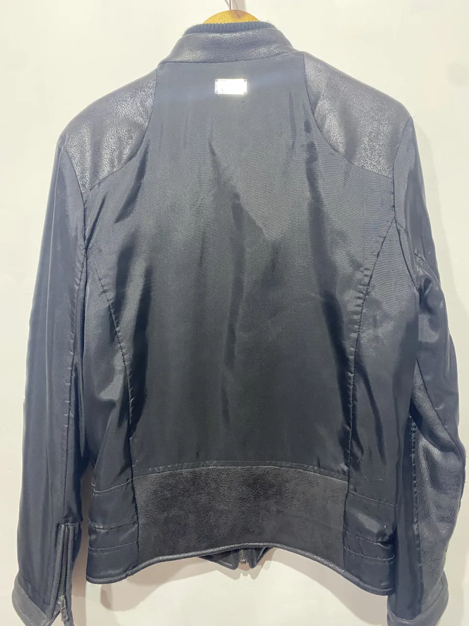 Campera GUESS - Vista 4