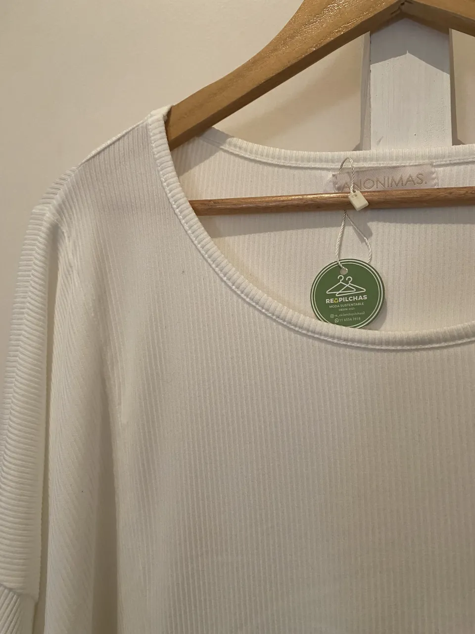 Remera ANONIMAS. - Vista 3