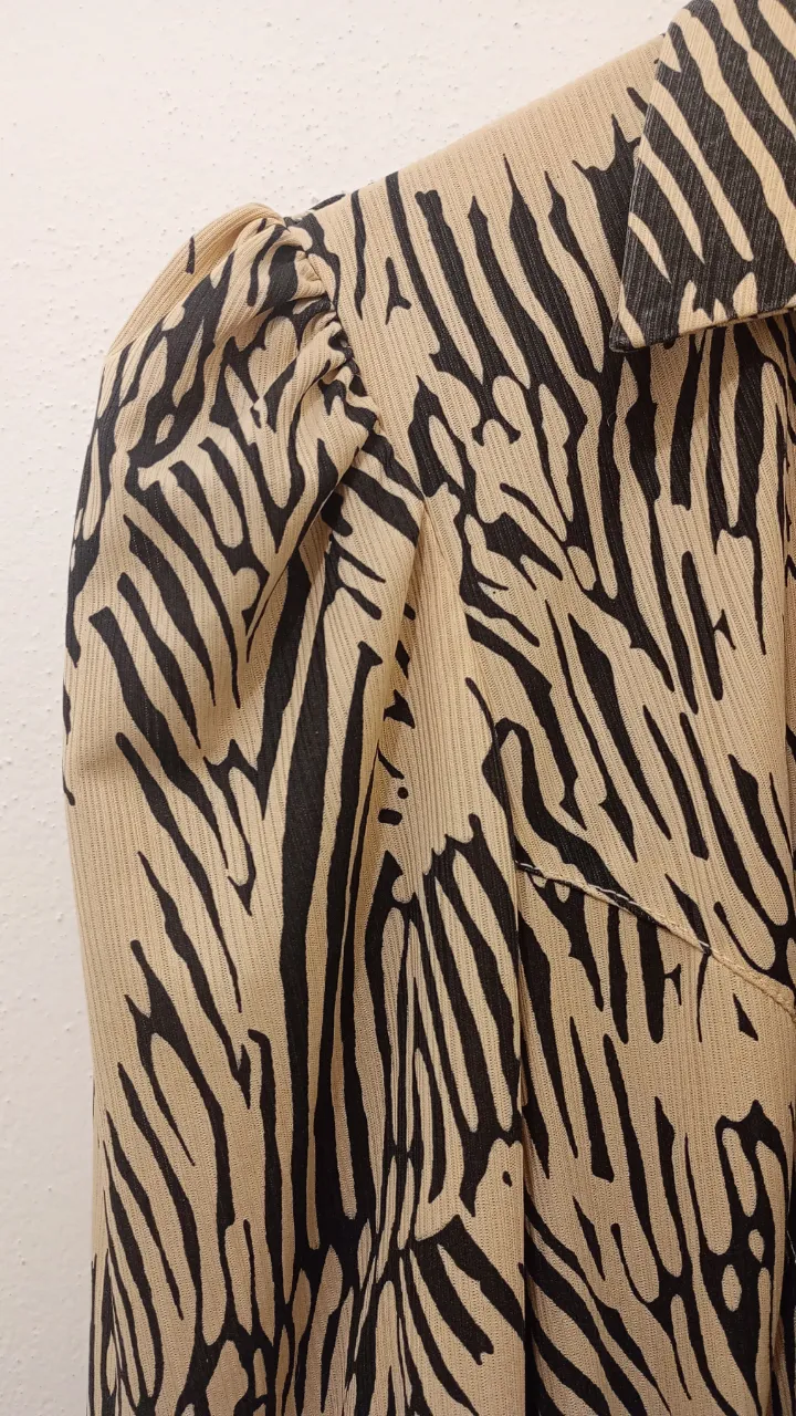 Camisa A ≠ - Vista 3