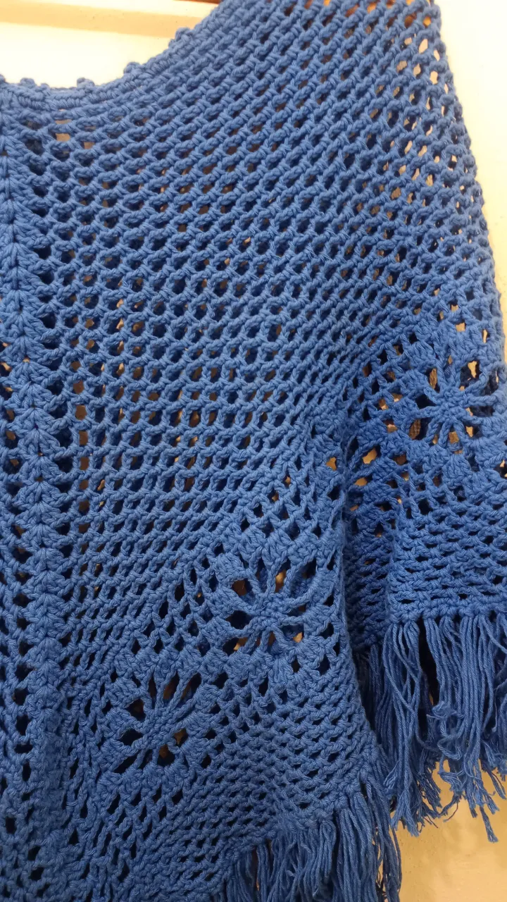 Poncho Artesanal - Vista 3