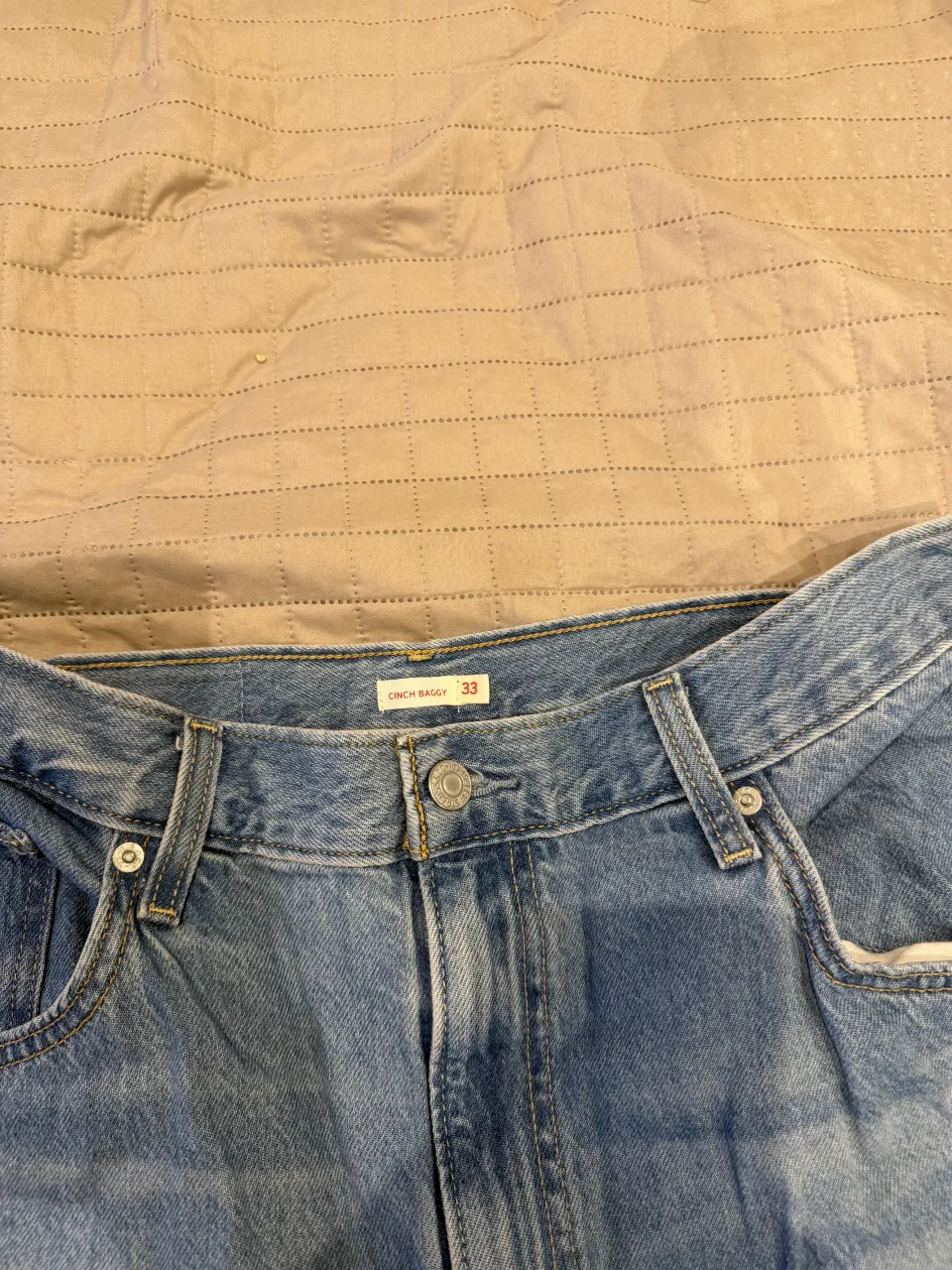 Jeans Levi's wide leg,corte ancho y relajado. Un clásico que no puede faltar en tu guardarropa. Ideales para un look canchero y cómodo.