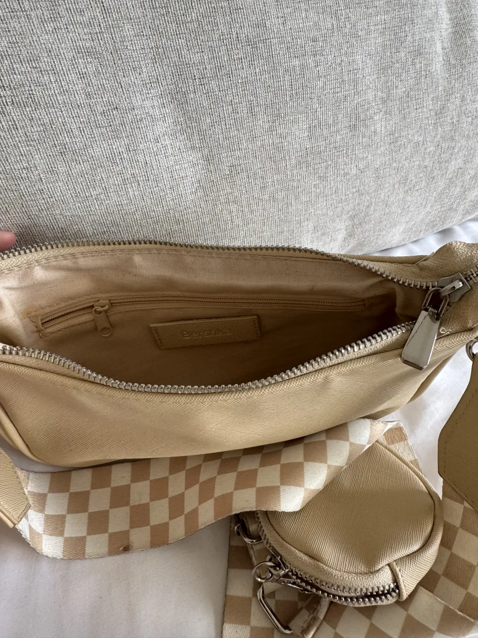 Bolso Bershka - Vista 3