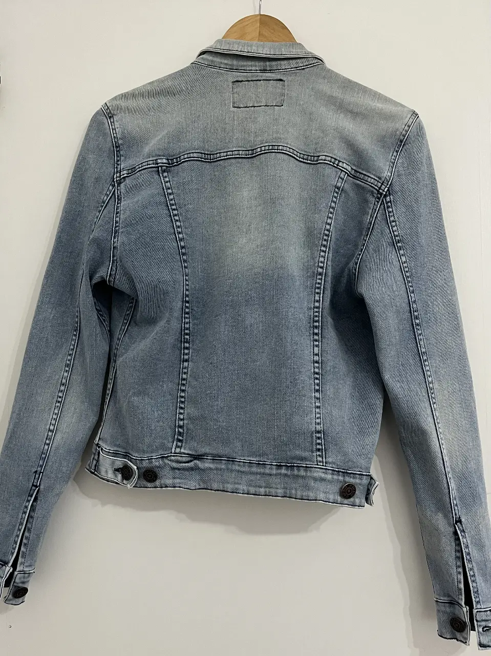 Campera Ay Not Dead - Vista 2