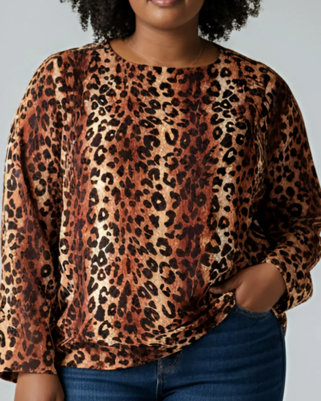 Blusa .confeccionada en poliéster estampado de leopardo. Hermoso s detalles de tableado al frente.

Talle aprox L/XL Chequear medidas

Medidas .

Hombros 43cm

Axila a axila 54cm

Sisa 30cm

Largo de mangas 72cm

Largo 67cm