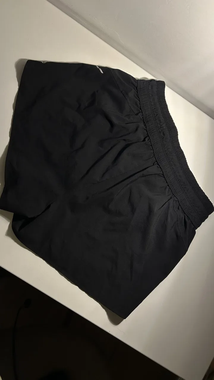 Shorts deportivos negros, con cintura elástica 