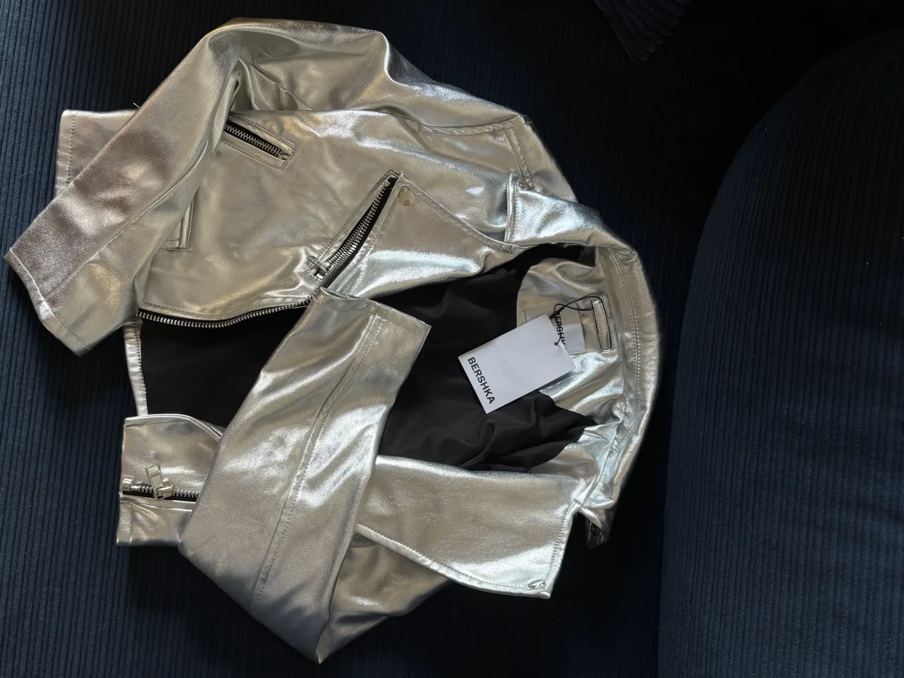 Campera Bershka - Vista 3