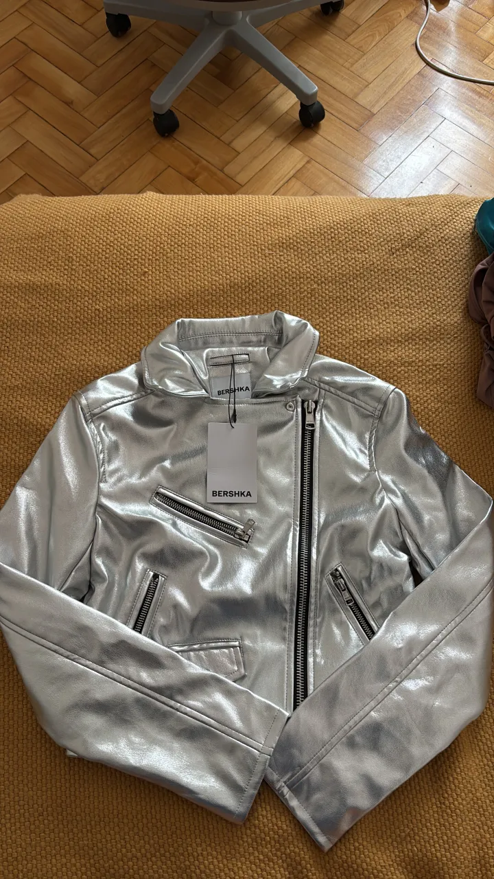 Campera Bershka - Vista 2