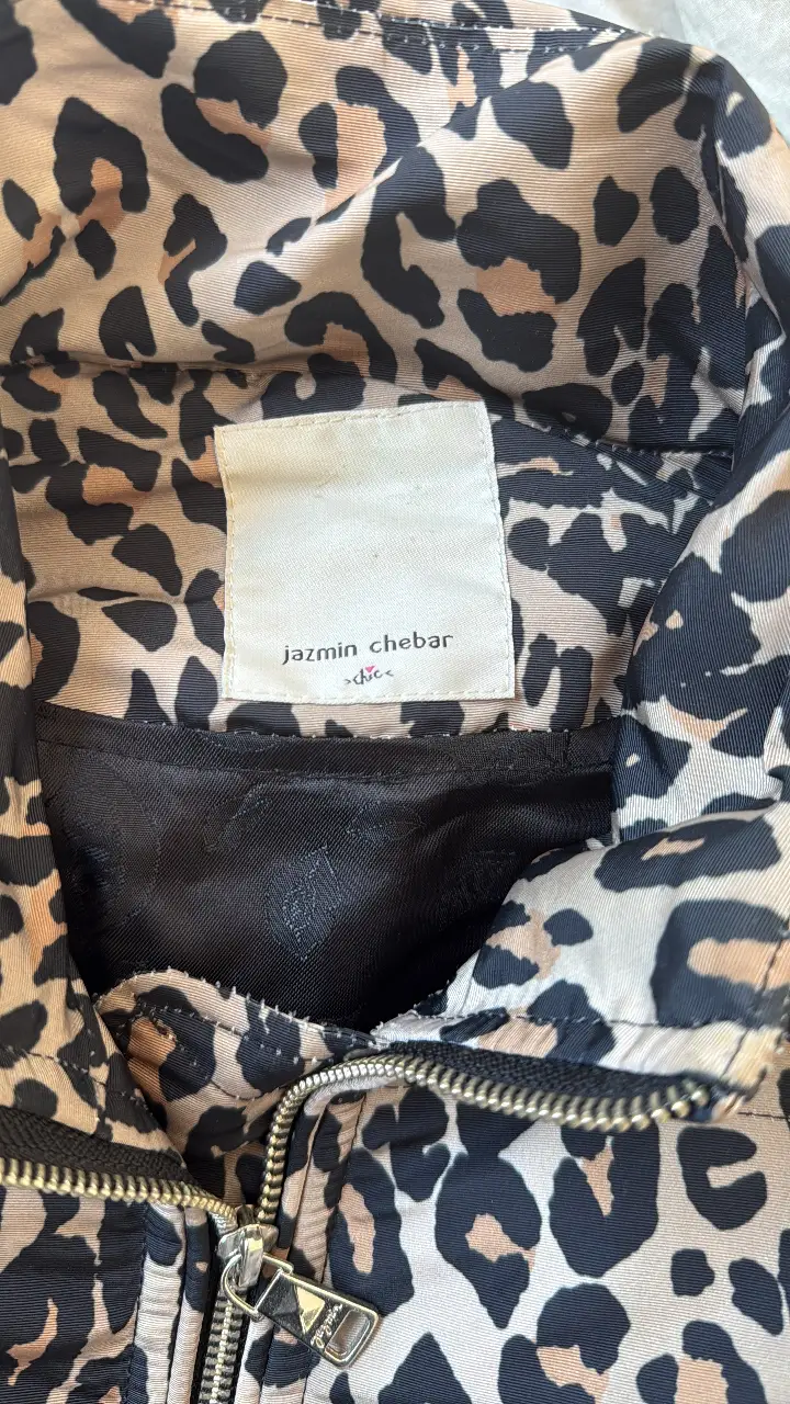 Campera Jazmín Chebar - Vista 2