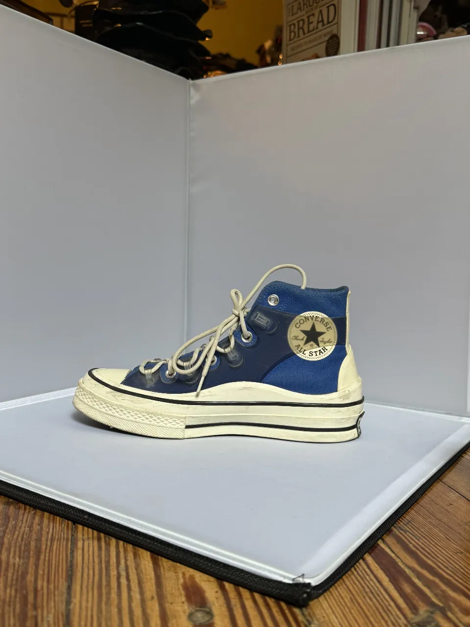 Zapatillas Converse Chuck 70 Utility, de caña alta, en color azul y blanco. Con el logo de la marca en el lateral.
25 cm