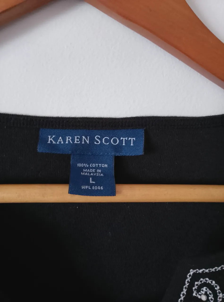 Remera Karen scott - Vista 3
