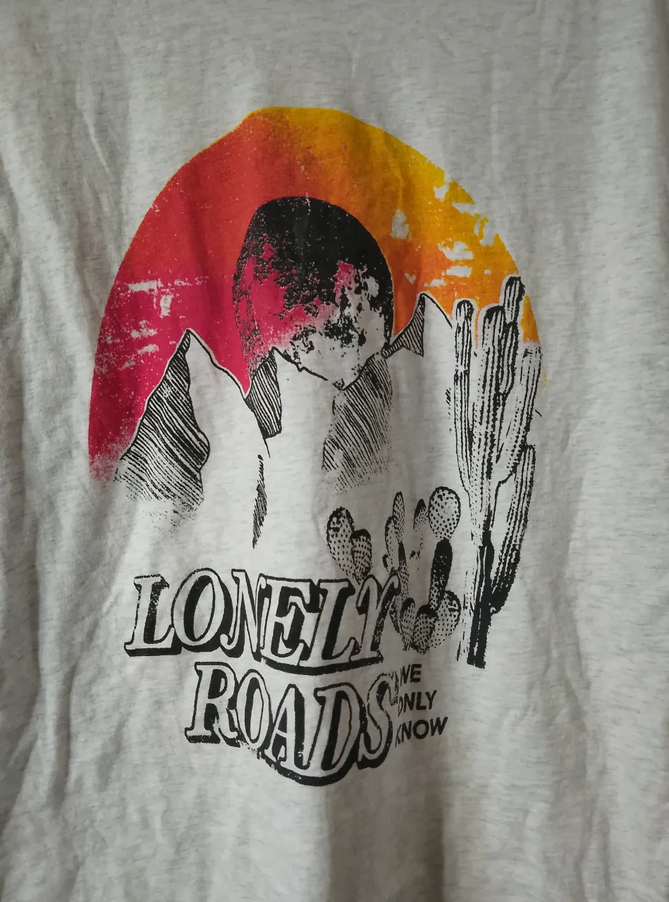 Remera Lonely roads - Vista 3