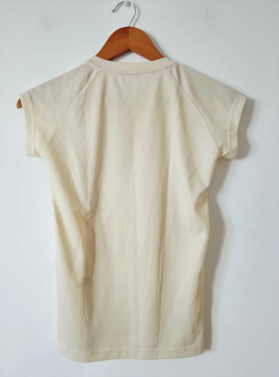 Remera Unknown - Vista 3