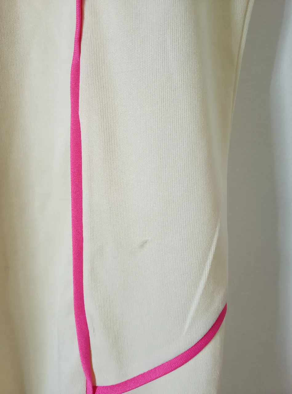 Remera Unknown - Vista 2