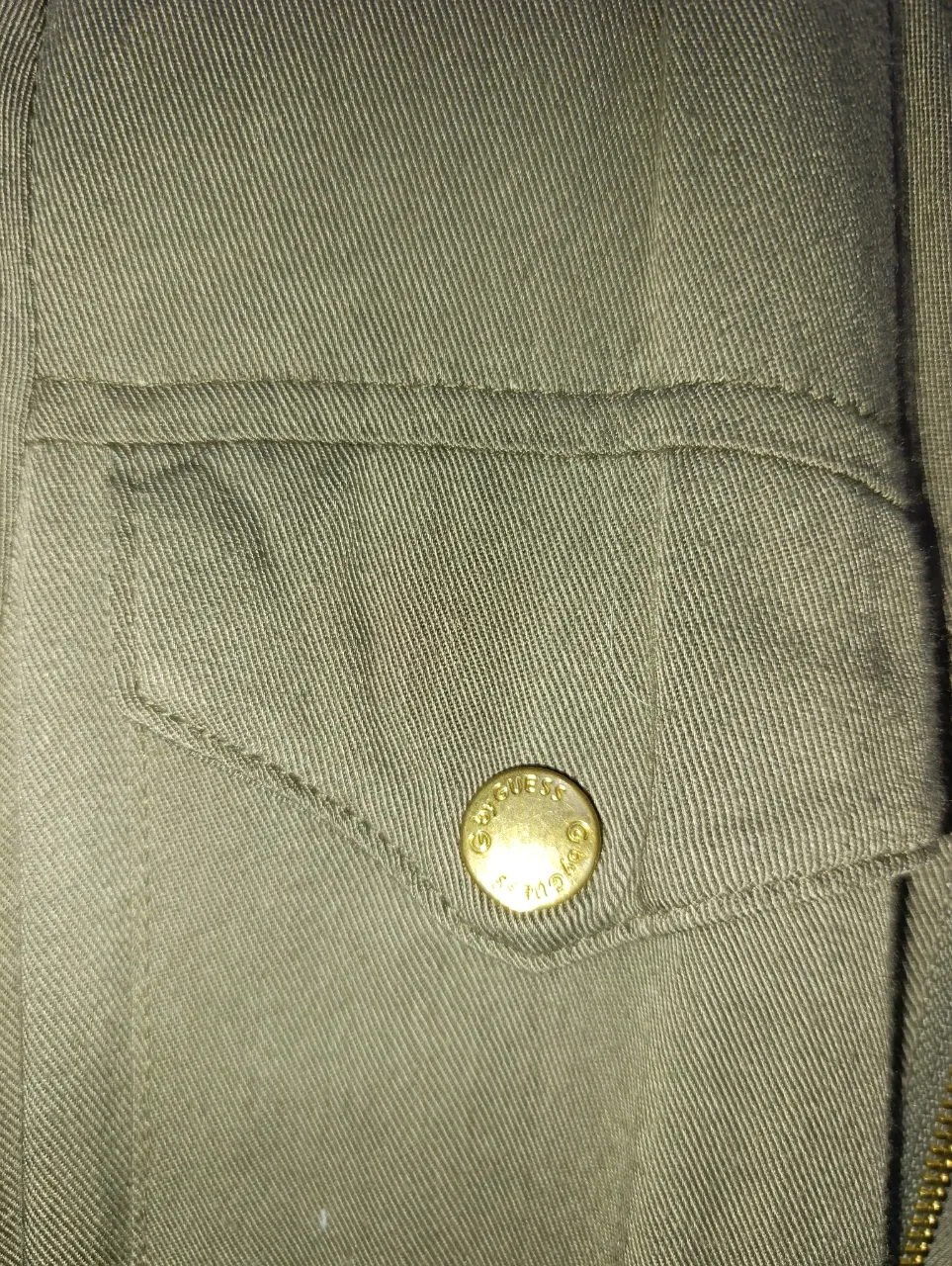 Campera GUESS - Vista 3