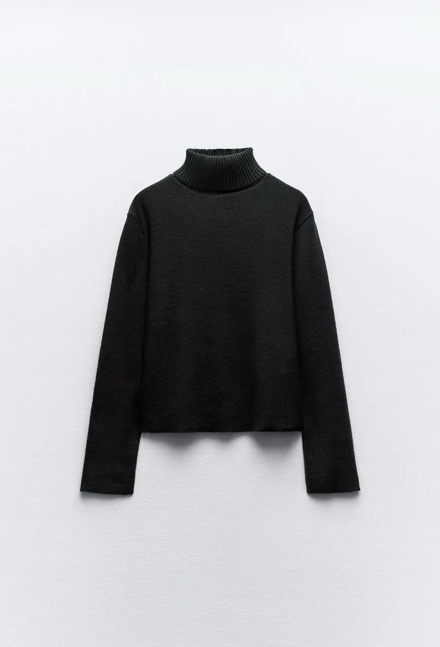Sweater de cuello alto negro de la marca Zara, ideal para el invierno. Talle L, hecho en Argentina.