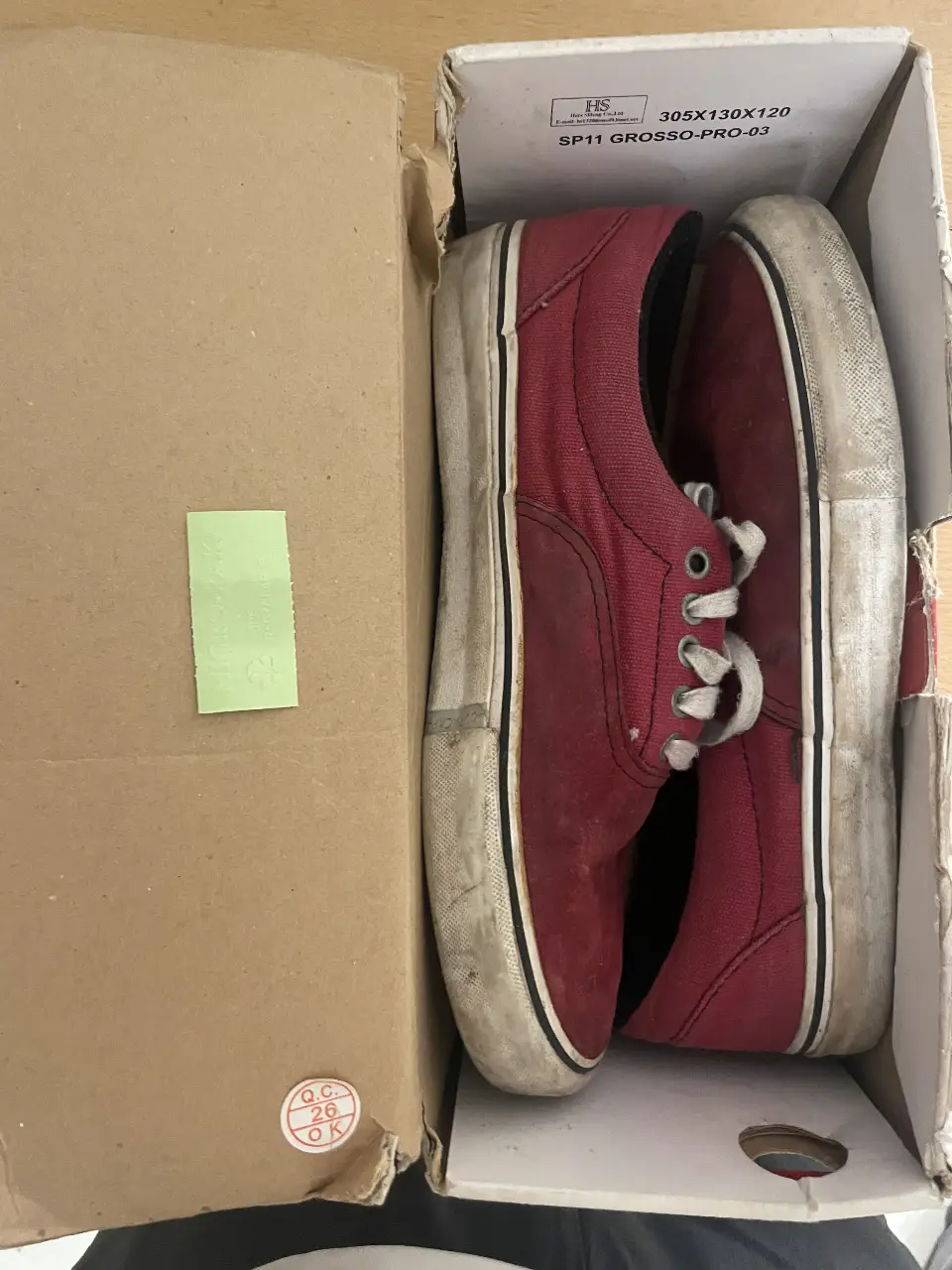 Zapatillas Vans Era Pro rojas, con detalles en blanco y suela de goma. Tienen un estilo skater y son ideales para uso diario.