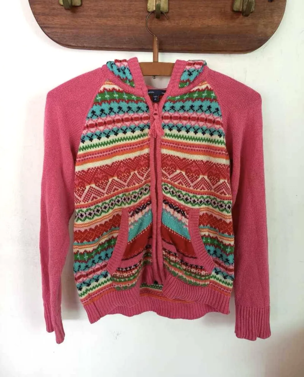 Buzo con capucha para niña, con cierre frontal. Marca GapKids, talle L (10). Ideal para el invierno.