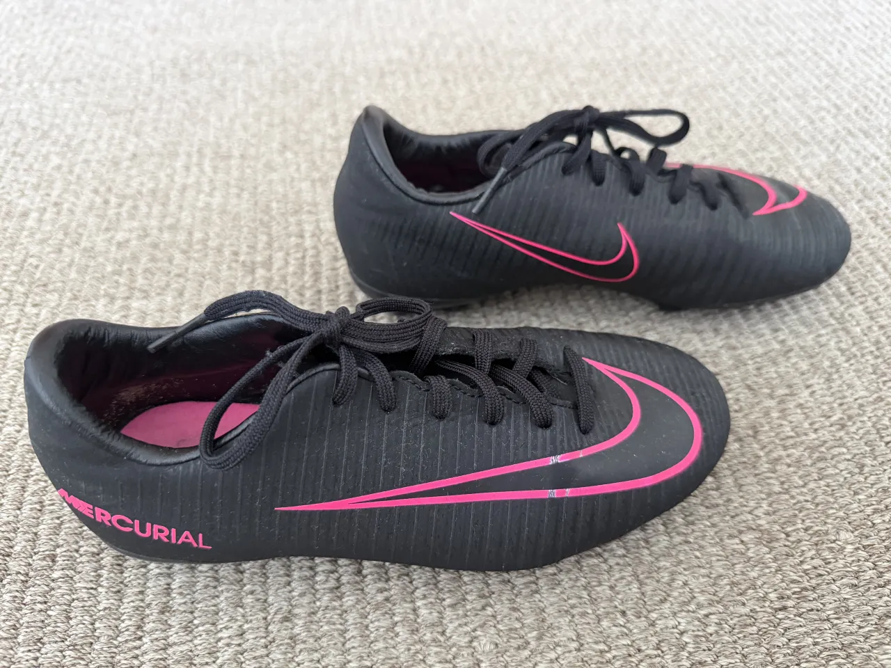 Botín de fútbol Nike - Vista 3