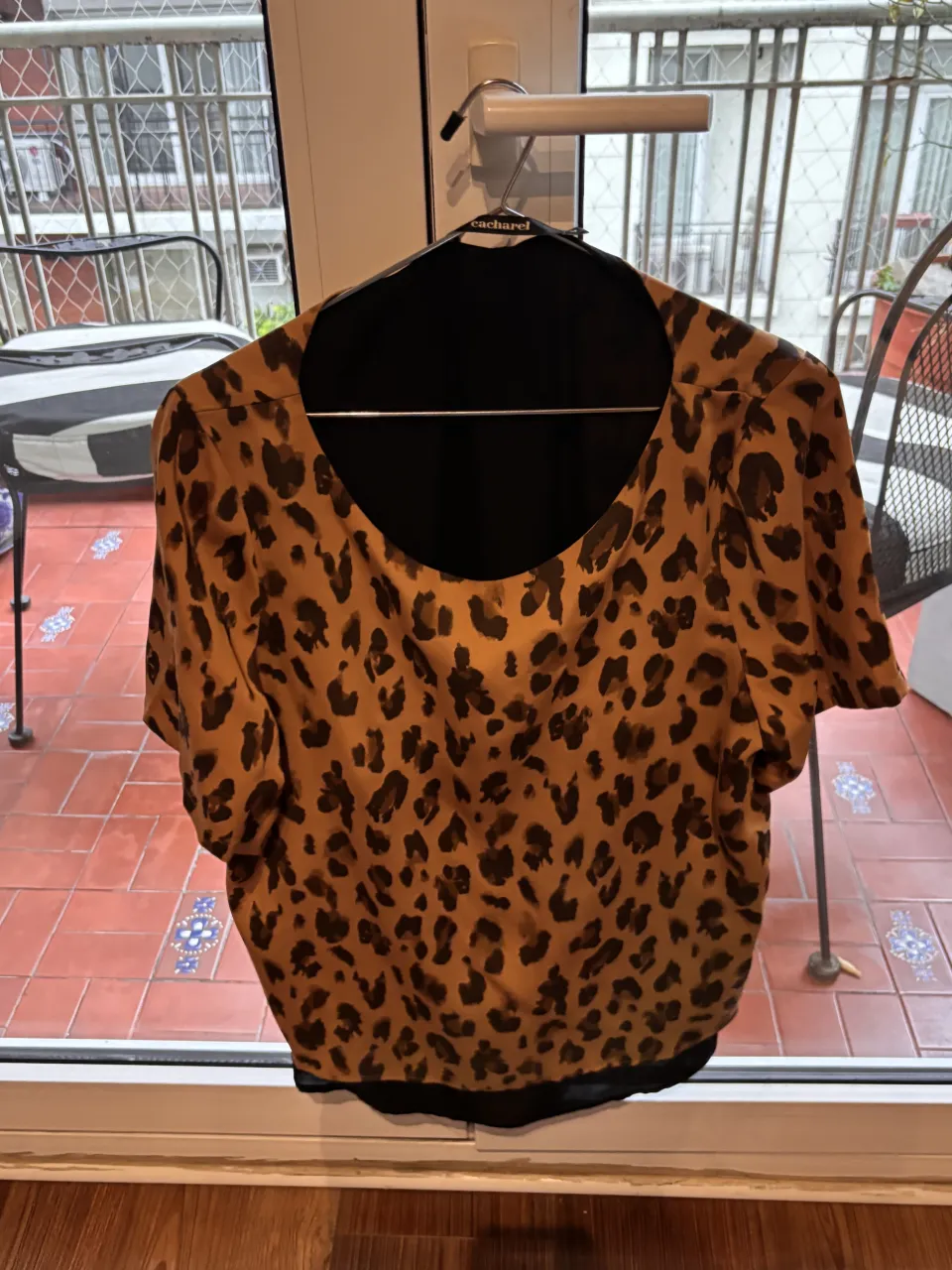 Remera Cacharel - Vista 3