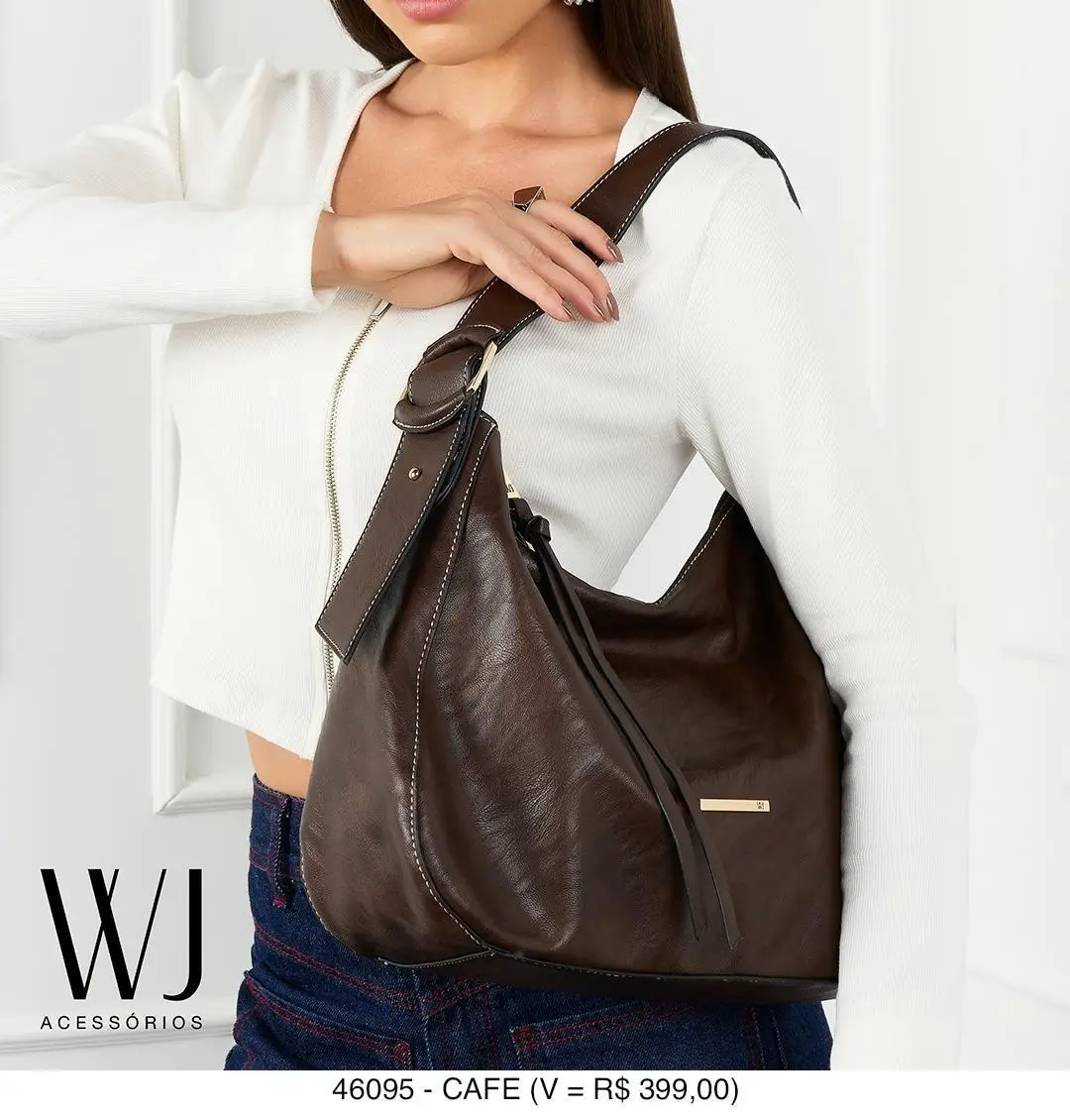 Cartera tipo hobo de cuero marrón. Ideal para llevar al hombro, con un diseño elegante y espacioso. Perfecta para un look casual o de salida.LA CARTERA ESTÁ COMPLETAMENTE NUEVA
