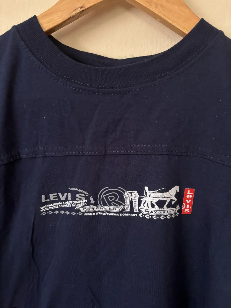 Remera Levi's - Vista 3