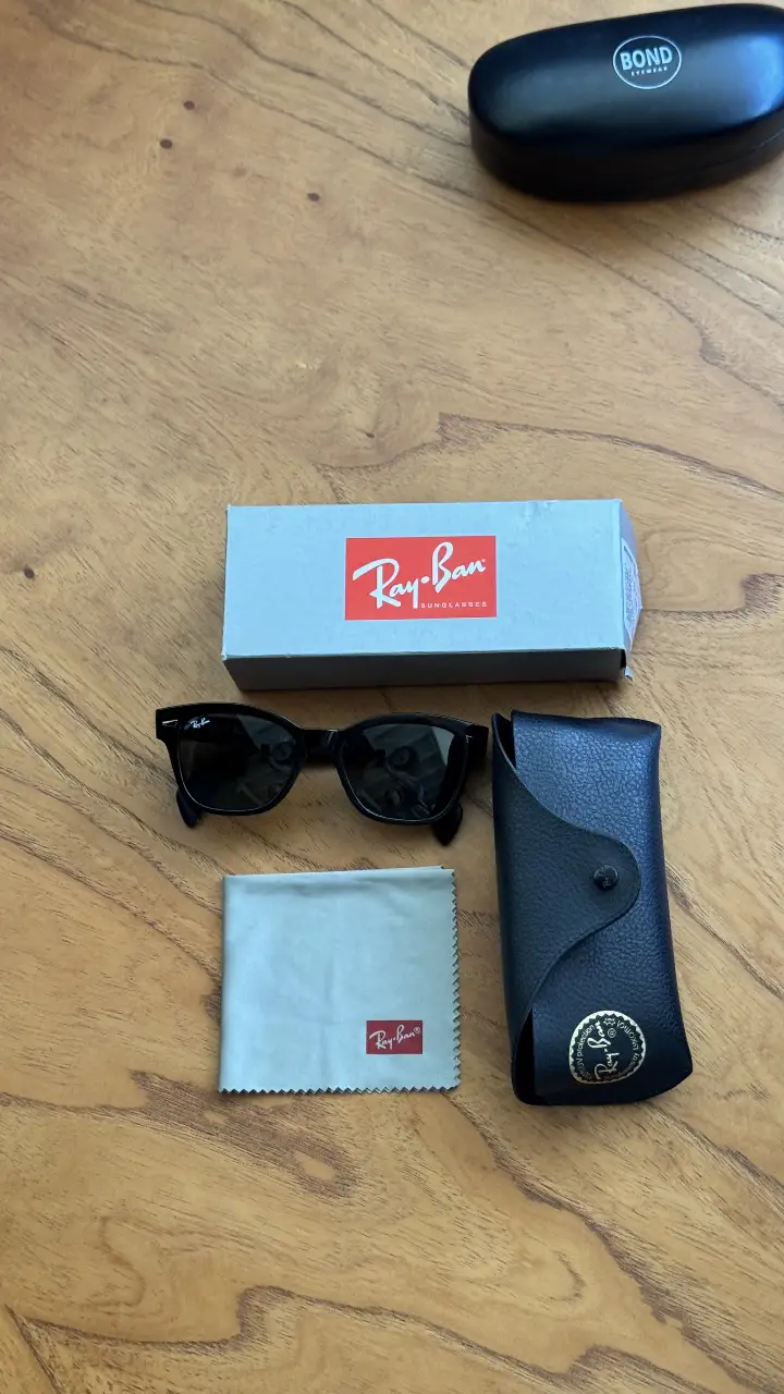 Anteojos de sol clásicos Ray-Ban Originales modelo RB0850S 901/31 52 19 145 3N, con estuche y paño de limpieza. Sin marcas de uso. 